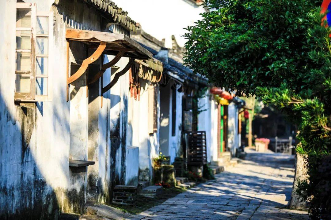 邢菲再启古装新作，被爆与许凯、茅子俊领衔